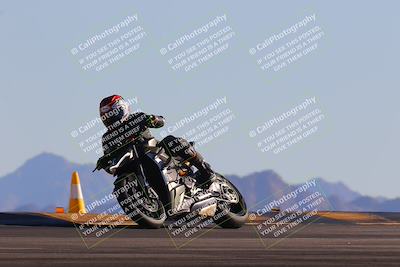 media/Nov-06-2023-Moto Forza (Mon) [[ce023d0744]]/3-Intermediate Group/Session 5 (Turn 9)/